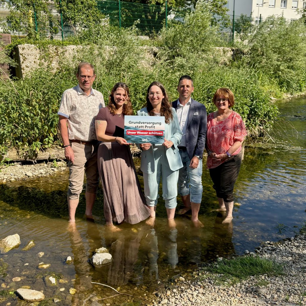 Foto (© SPÖ) v.l.n.r : Bezirksvorsitzender Bgm. Fritz Hosner, Melanie Wohlfarter, Nationalratsabgeordnete Julia Herr, Bundesrat Sebastian Forstner und Bgmin. Petra Mies
